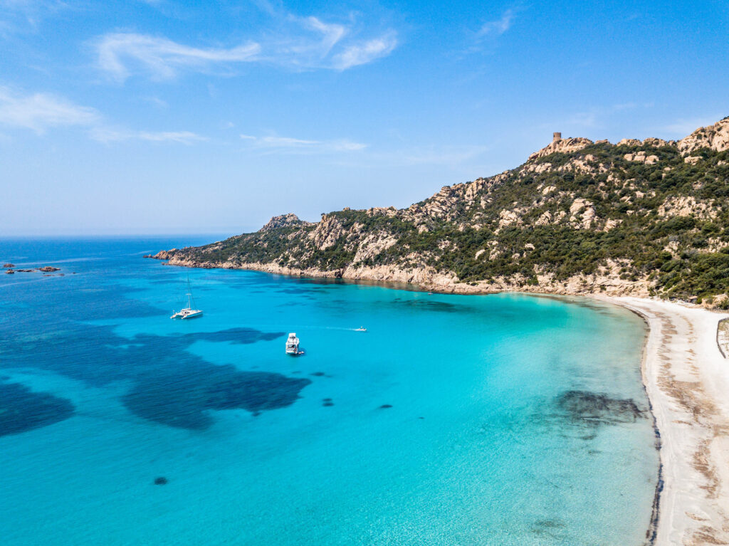 Découvrez la plage de Roccapina en Corse du Sud avec Aloha Corsica